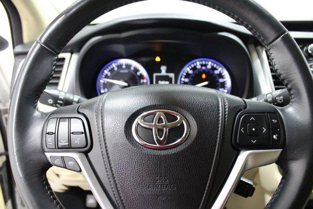 used 2015 Toyota Highlander car, priced at $22,472