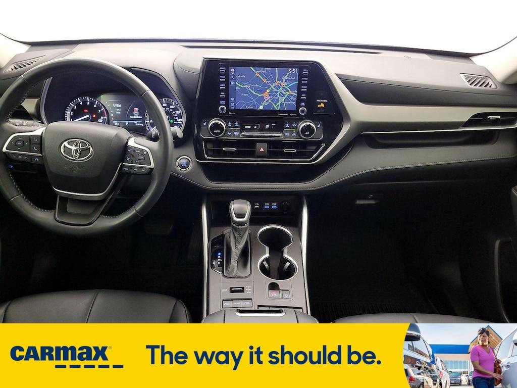 used 2022 Toyota Highlander car, priced at $38,998