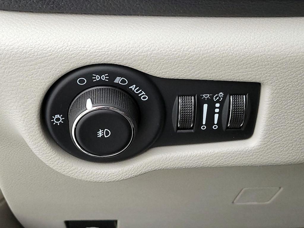 used 2023 Chrysler Pacifica Hybrid car, priced at $30,998