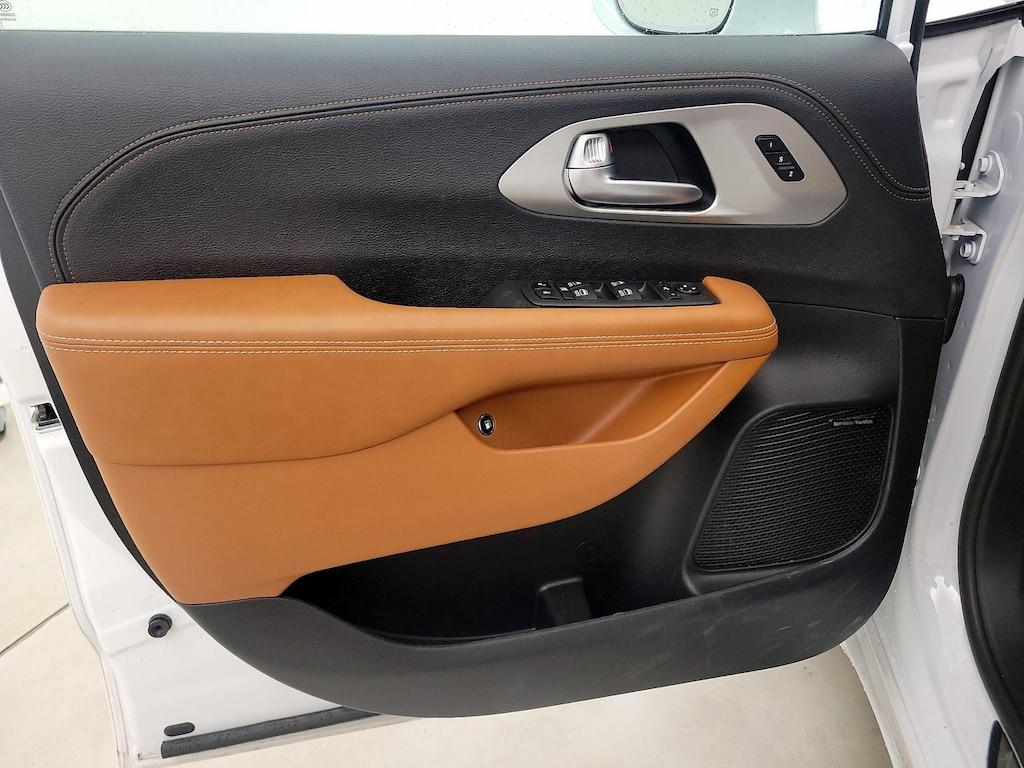 used 2024 Chrysler Pacifica Hybrid car, priced at $47,998