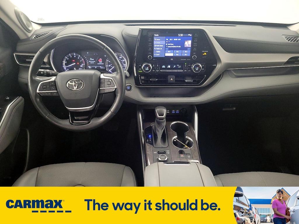 used 2022 Toyota Highlander car, priced at $40,998