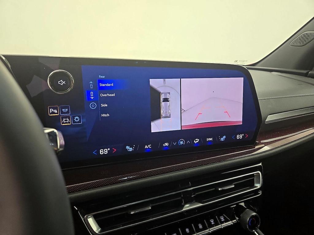 used 2024 Chevrolet Traverse car, priced at $43,998