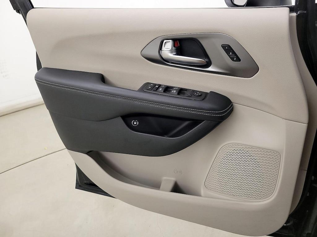used 2023 Chrysler Pacifica Hybrid car, priced at $27,998