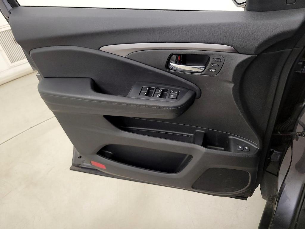 used 2022 Honda Pilot car, priced at $34,998