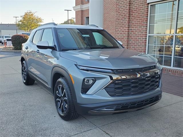 new 2025 Chevrolet TrailBlazer car, priced at $29,522