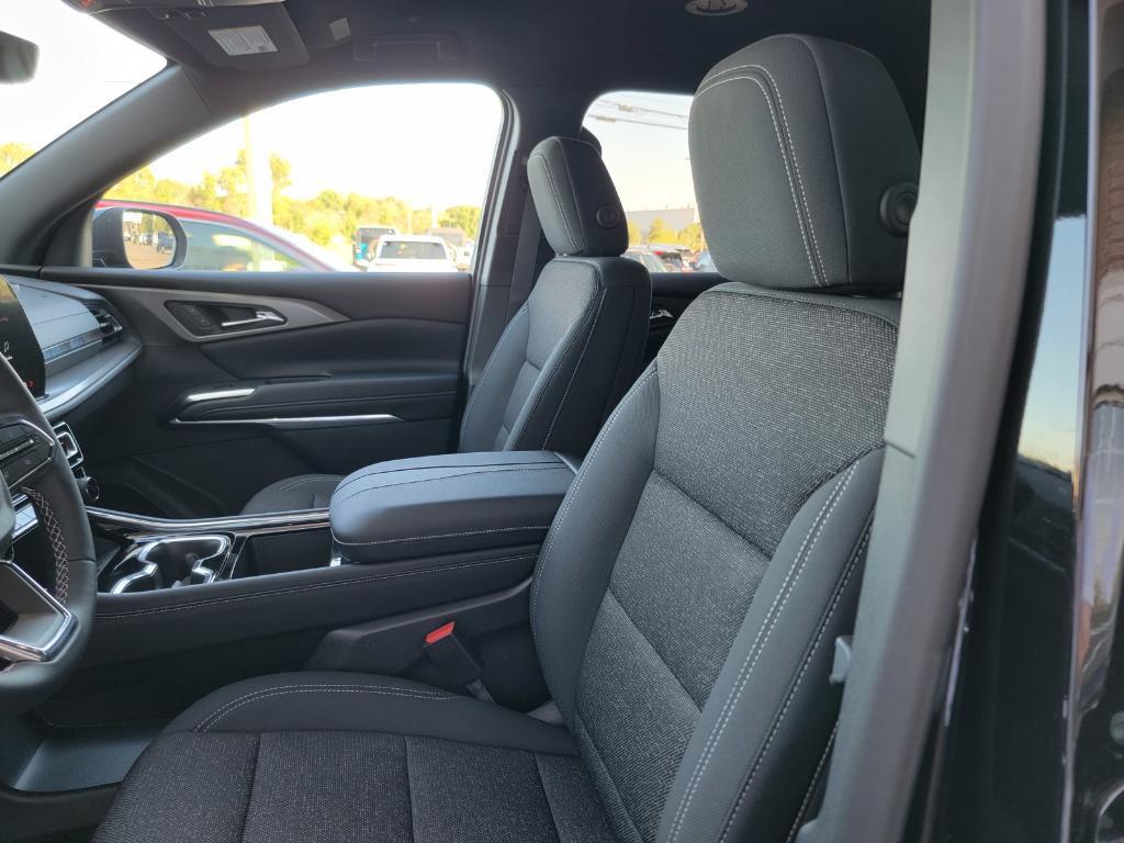 new 2026 Chevrolet Traverse car, priced at $49,025