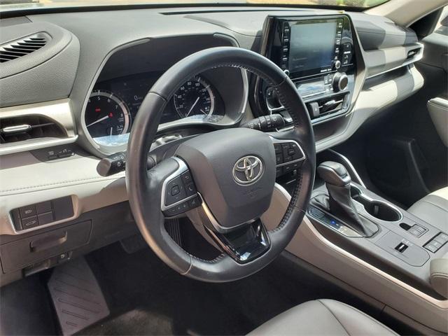 used 2021 Toyota Highlander car, priced at $29,763