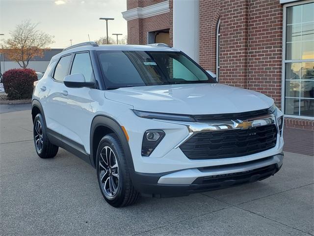 new 2025 Chevrolet TrailBlazer car, priced at $26,254