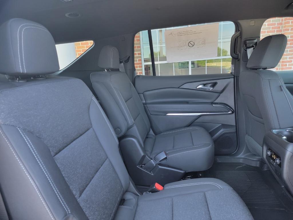 new 2025 Chevrolet Traverse car, priced at $45,055