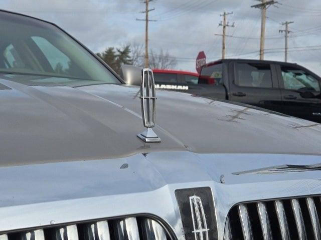 used 2003 Lincoln Town Car car, priced at $5,300