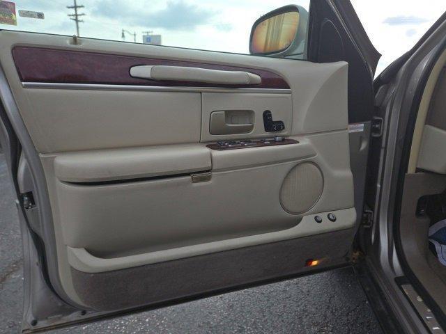 used 2003 Lincoln Town Car car, priced at $5,300