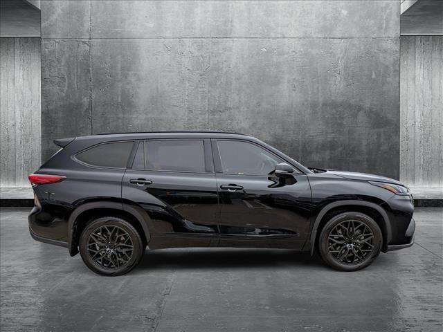 used 2020 Toyota Highlander car, priced at $33,295