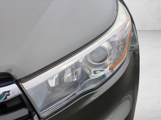 used 2016 Toyota Highlander car, priced at $19,250