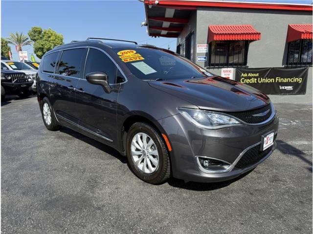 used 2019 Chrysler Pacifica car, priced at $13,995