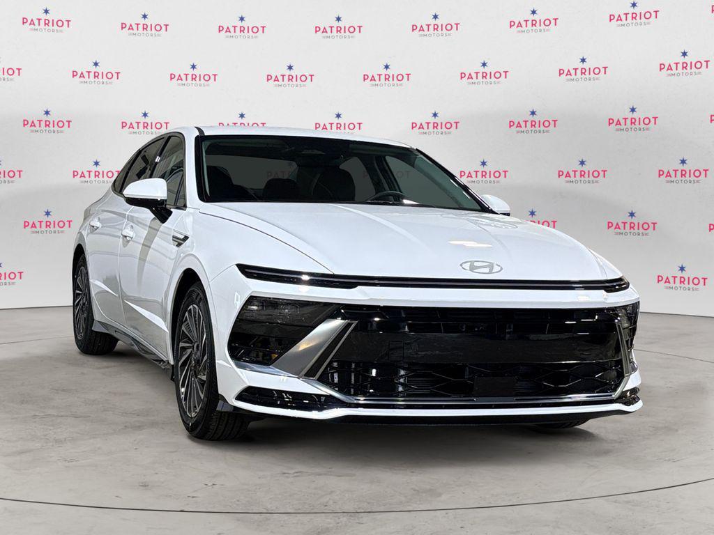 new 2025 Hyundai Sonata Hybrid car, priced at $32,483
