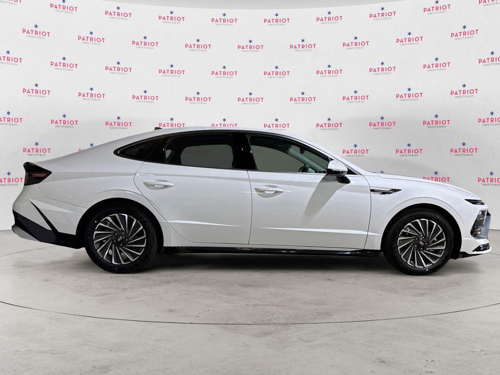 new 2025 Hyundai Sonata Hybrid car, priced at $32,483