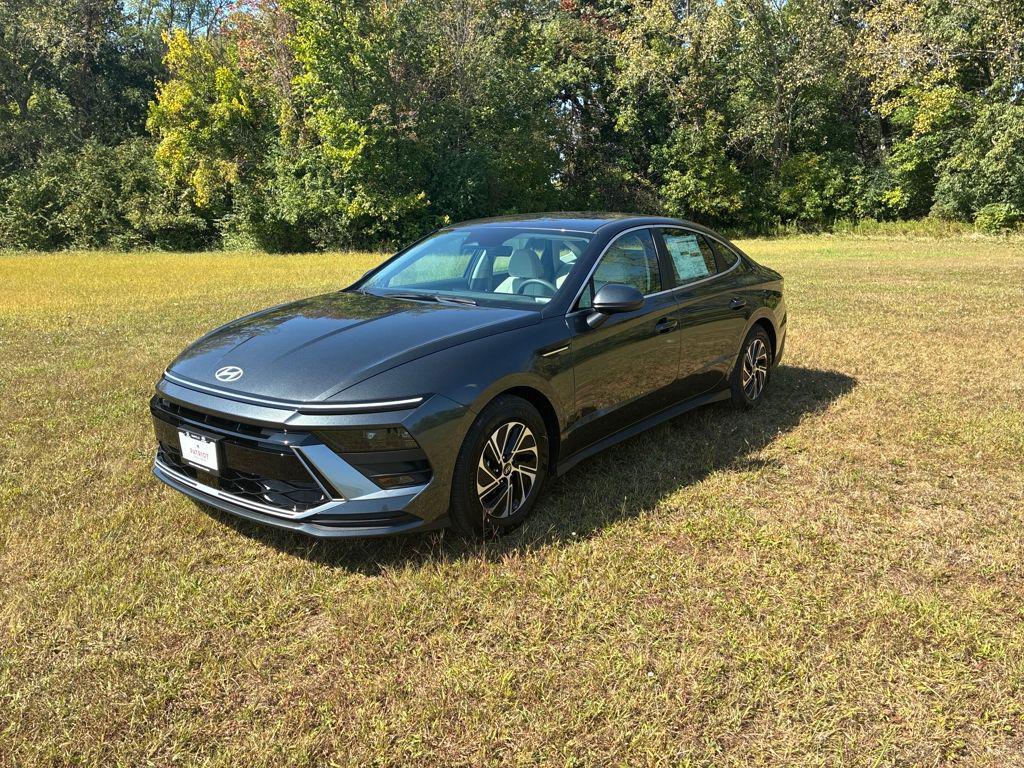 new 2026 Hyundai Sonata Hybrid car, priced at $28,191