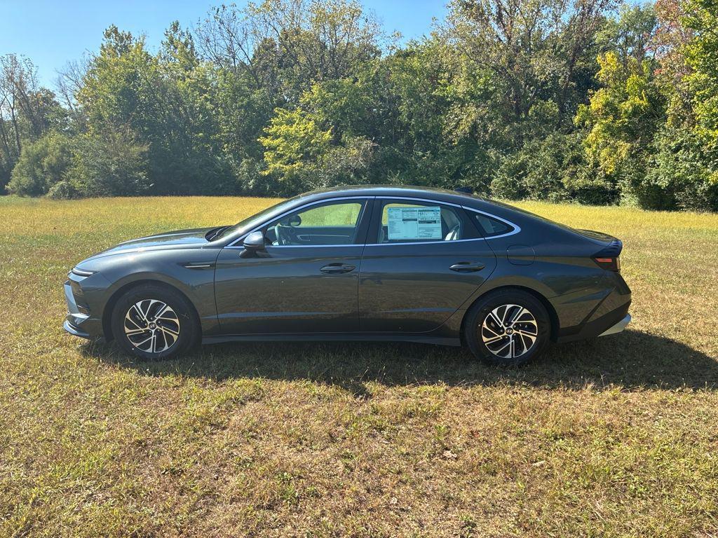 new 2026 Hyundai Sonata Hybrid car, priced at $28,191