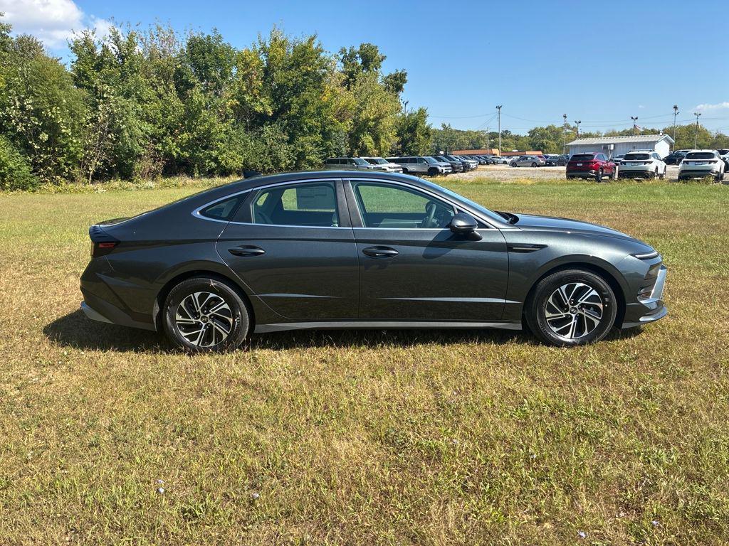 new 2026 Hyundai Sonata Hybrid car, priced at $28,191