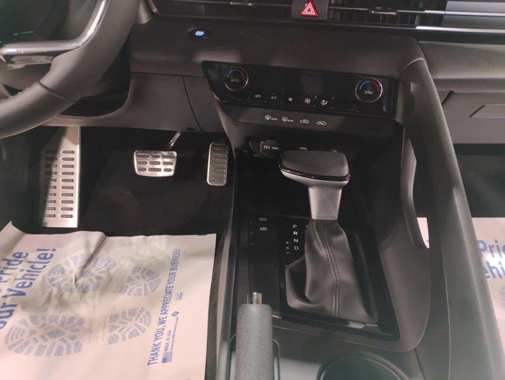 new 2025 Hyundai Elantra car, priced at $21,256