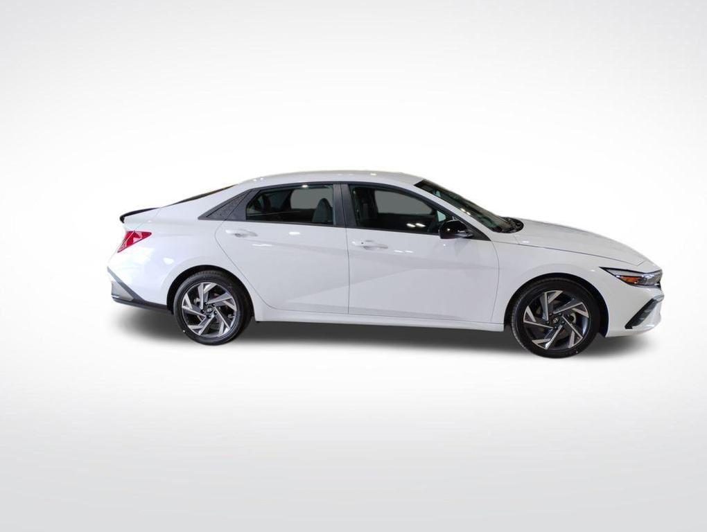 new 2025 Hyundai Elantra car, priced at $21,789