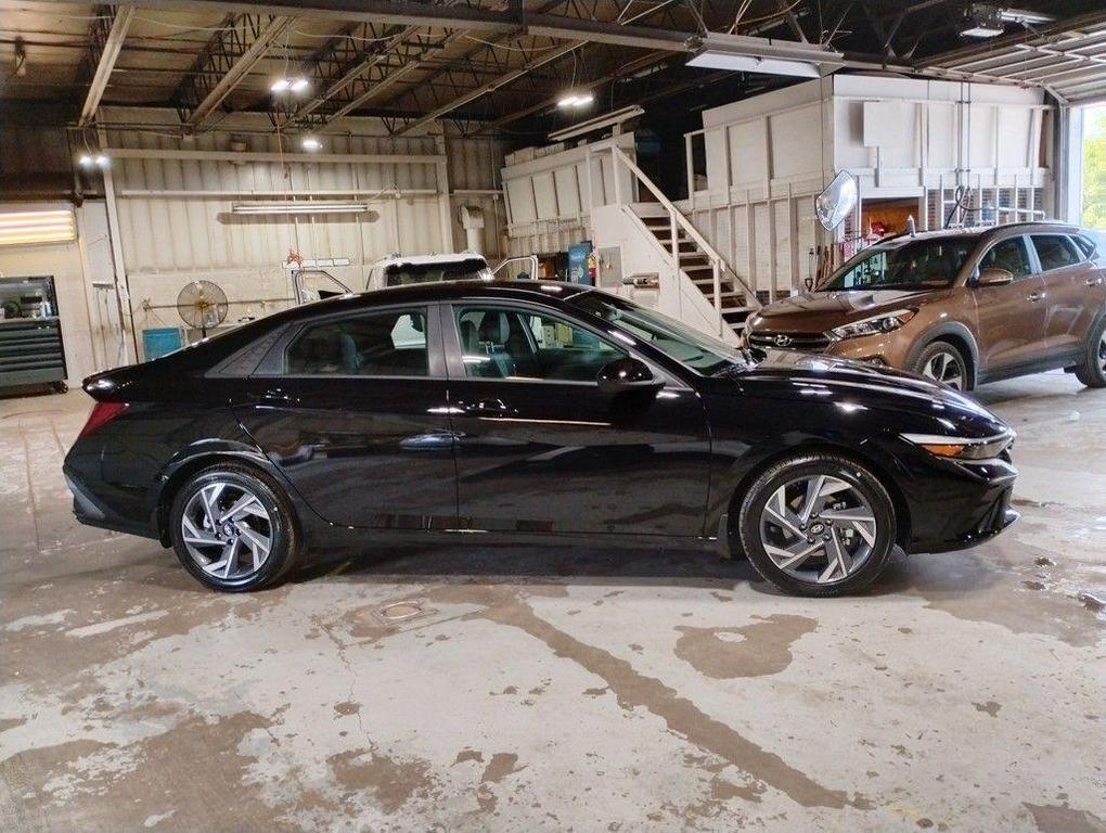 new 2025 Hyundai Elantra car, priced at $21,256