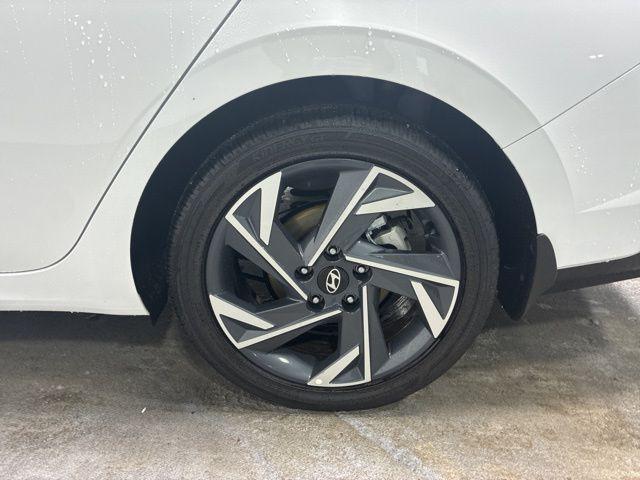 new 2025 Hyundai Elantra car, priced at $21,736