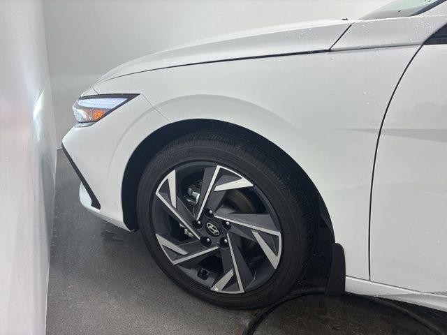 new 2025 Hyundai Elantra car, priced at $21,736