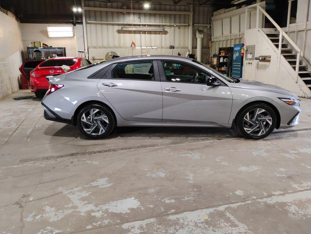 new 2025 Hyundai Elantra car, priced at $21,256