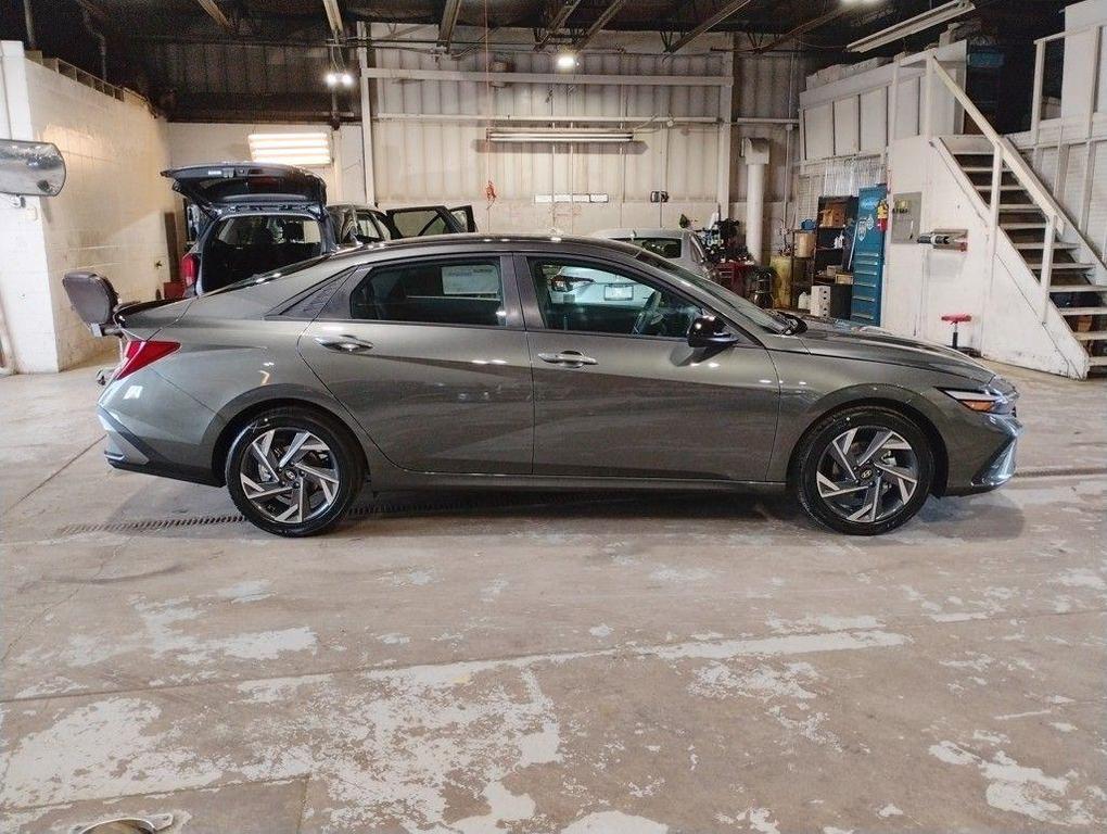 new 2025 Hyundai Elantra car, priced at $21,239