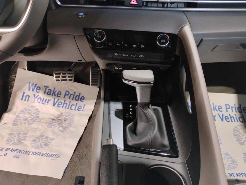 new 2025 Hyundai Elantra car, priced at $21,239