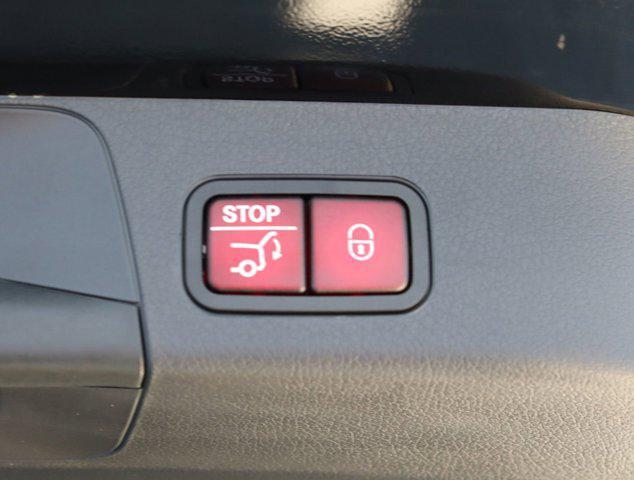 new 2024 Mercedes-Benz GLB 250 car, priced at $51,215