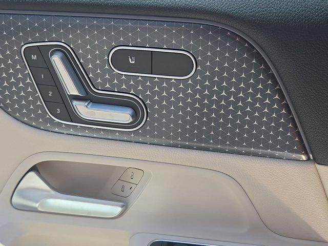 new 2025 Mercedes-Benz GLA 250 car, priced at $47,295