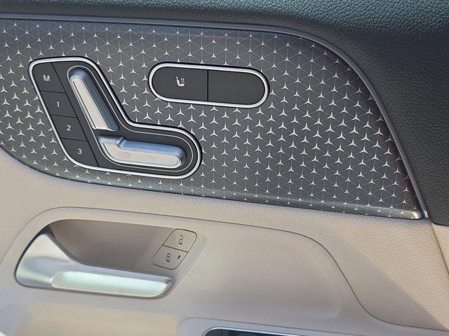 new 2025 Mercedes-Benz GLA 250 car, priced at $47,295