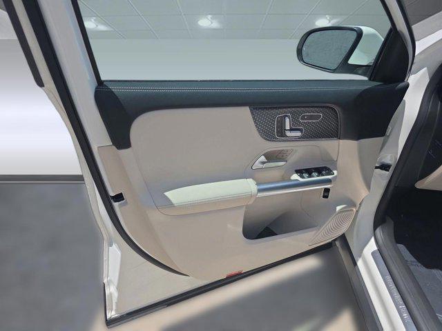 new 2025 Mercedes-Benz GLA 250 car, priced at $47,295