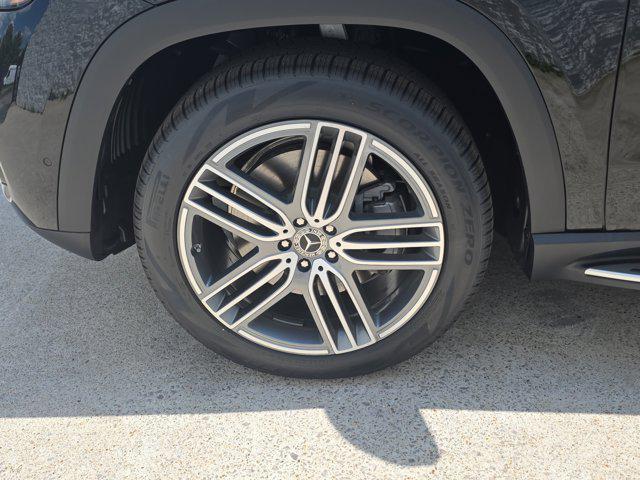 new 2025 Mercedes-Benz GLS 450 car, priced at $92,275