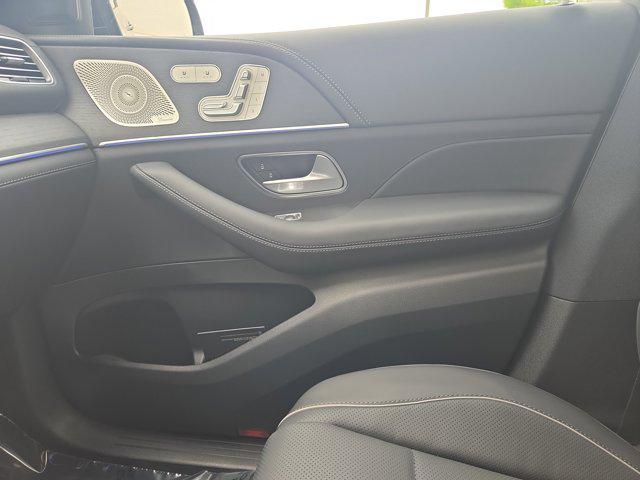 new 2025 Mercedes-Benz GLE 450 car, priced at $90,555