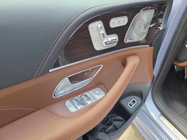 new 2025 Mercedes-Benz GLS 450 car, priced at $114,115
