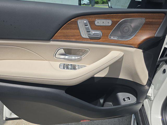 new 2025 Mercedes-Benz GLS 450 car, priced at $91,800