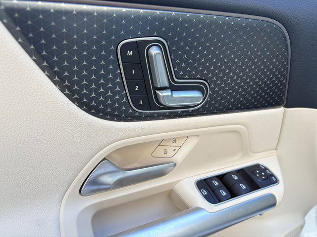 new 2025 Mercedes-Benz GLA 250 car, priced at $45,650