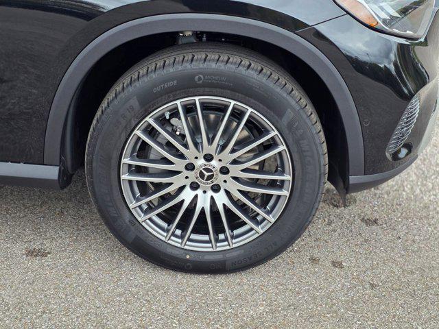 new 2026 Mercedes-Benz GLC 300 car, priced at $61,685