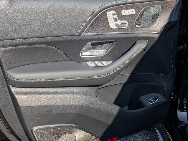new 2025 Mercedes-Benz GLS 450 car, priced at $114,695