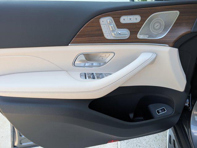 new 2025 Mercedes-Benz GLS 450 car, priced at $95,685