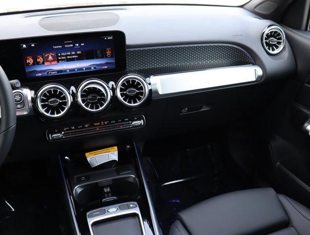 new 2024 Mercedes-Benz GLB 250 car, priced at $46,900