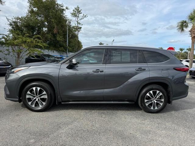 used 2022 Toyota Highlander car, priced at $41,728