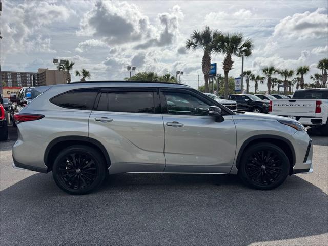 used 2023 Toyota Highlander car, priced at $42,998