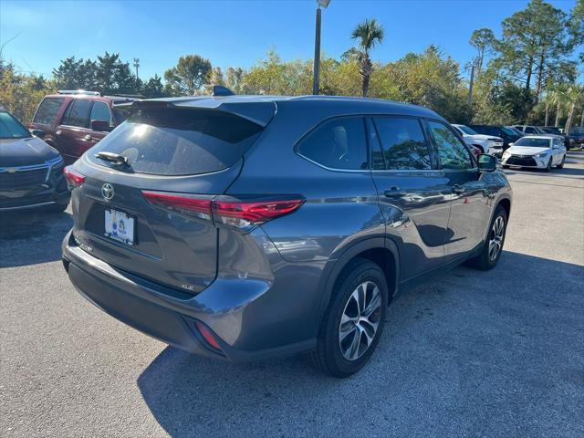 used 2022 Toyota Highlander car, priced at $33,499