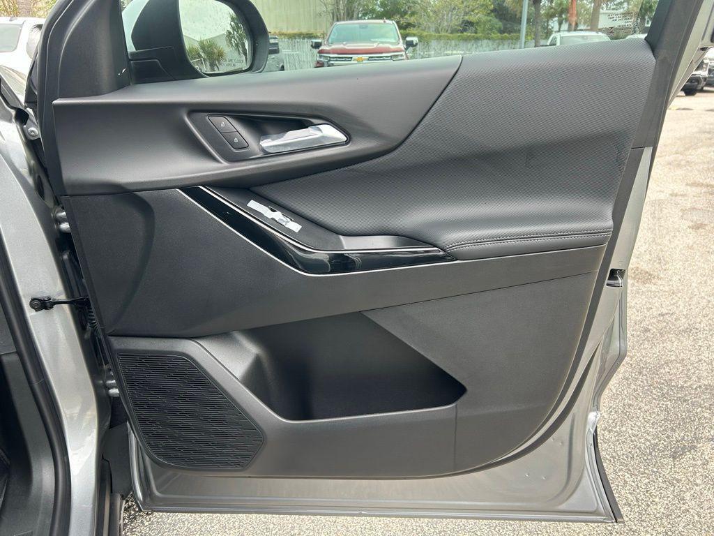 new 2026 Chevrolet Equinox car, priced at $33,985