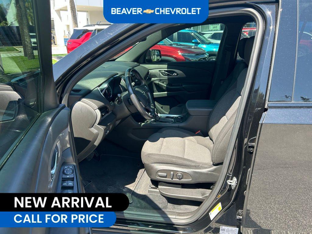 used 2022 Chevrolet Traverse car, priced at $30,192