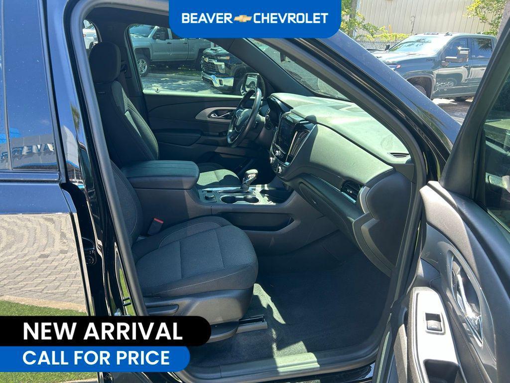 used 2022 Chevrolet Traverse car, priced at $30,192
